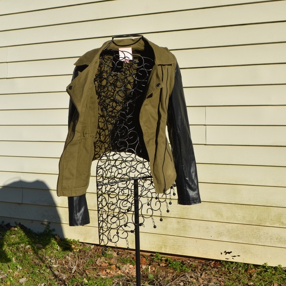 Romeo & Juliet Couture Jackets & Blazers - Romeo and Juliet Couture Jacket